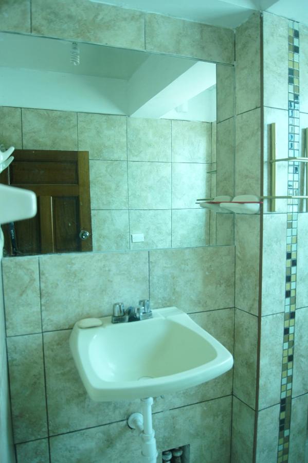 Camera Matrimoniale con Bagno in Comune