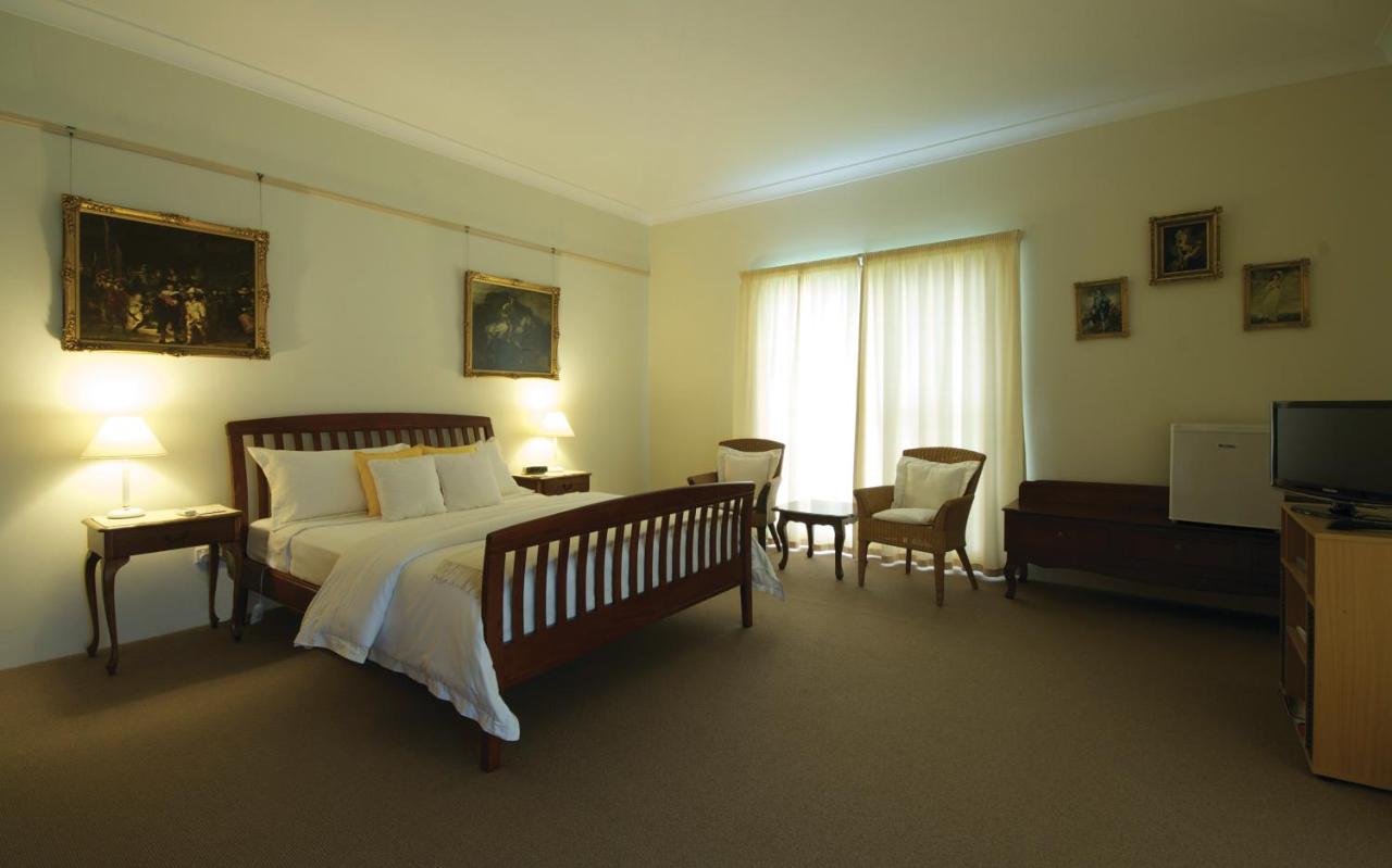 Queen Room Wattle