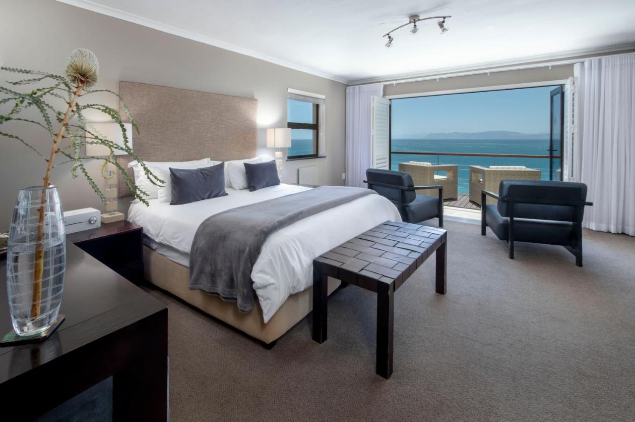 Superior King or Twin Room with Sea View