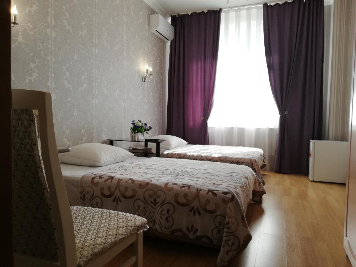 Großes Doppel-/Zweibettzimmer