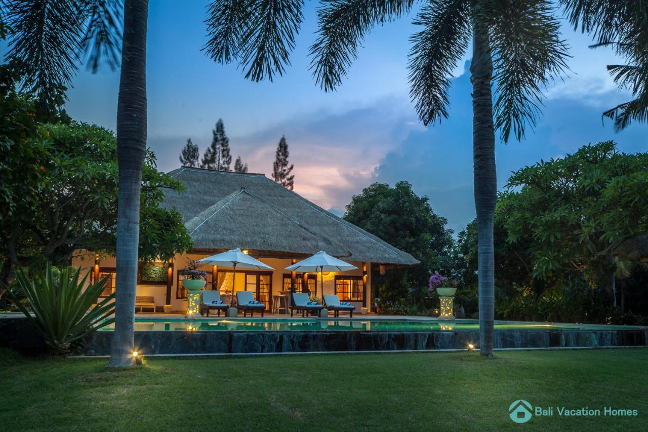 Villa Segara Murti - Stylish Beachfront Villa! - Ferienwohnung
