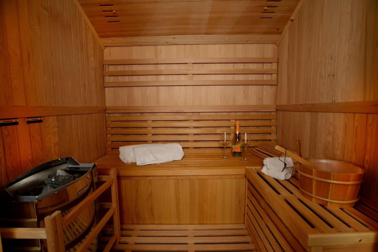Villa Giovanna con terrazza panoramica, Jacuzzi e sauna - Chambres d'hôtes Loano