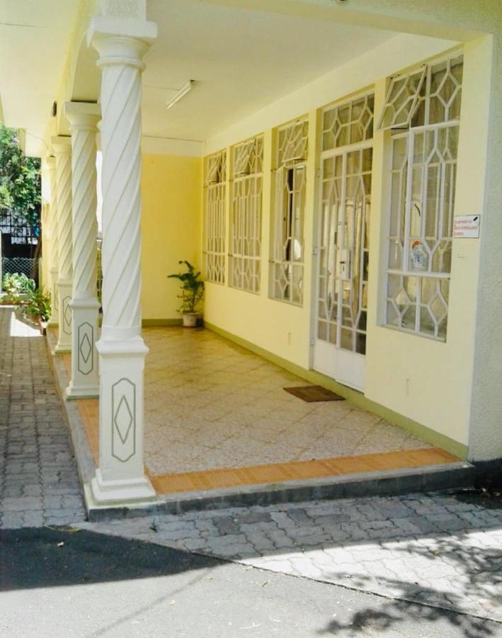 Le Serin Villa - Bed and Breakfast Flic en Flac