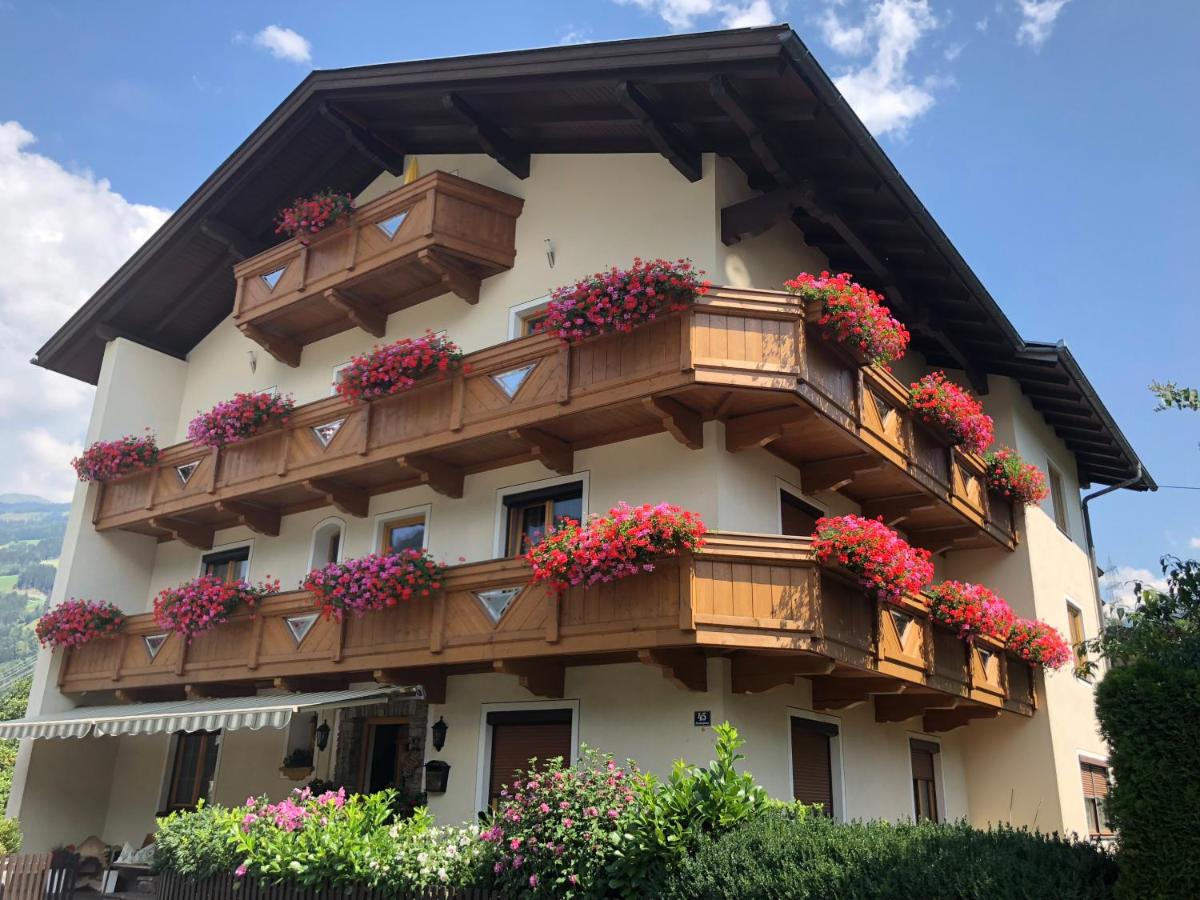 B&B Zell am Ziller - Gästehaus Neuhauser - Bed and Breakfast Zell am Ziller