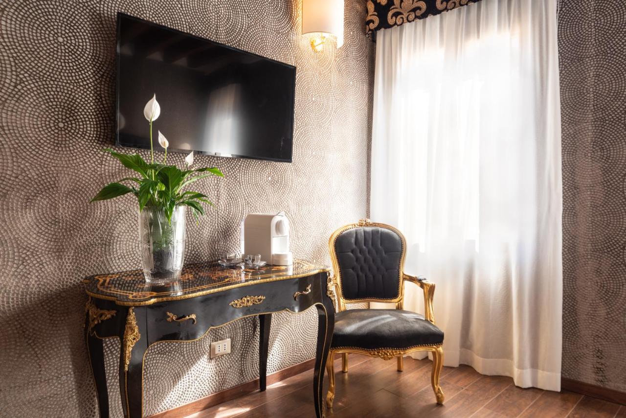 Classic Double Room with Canal View