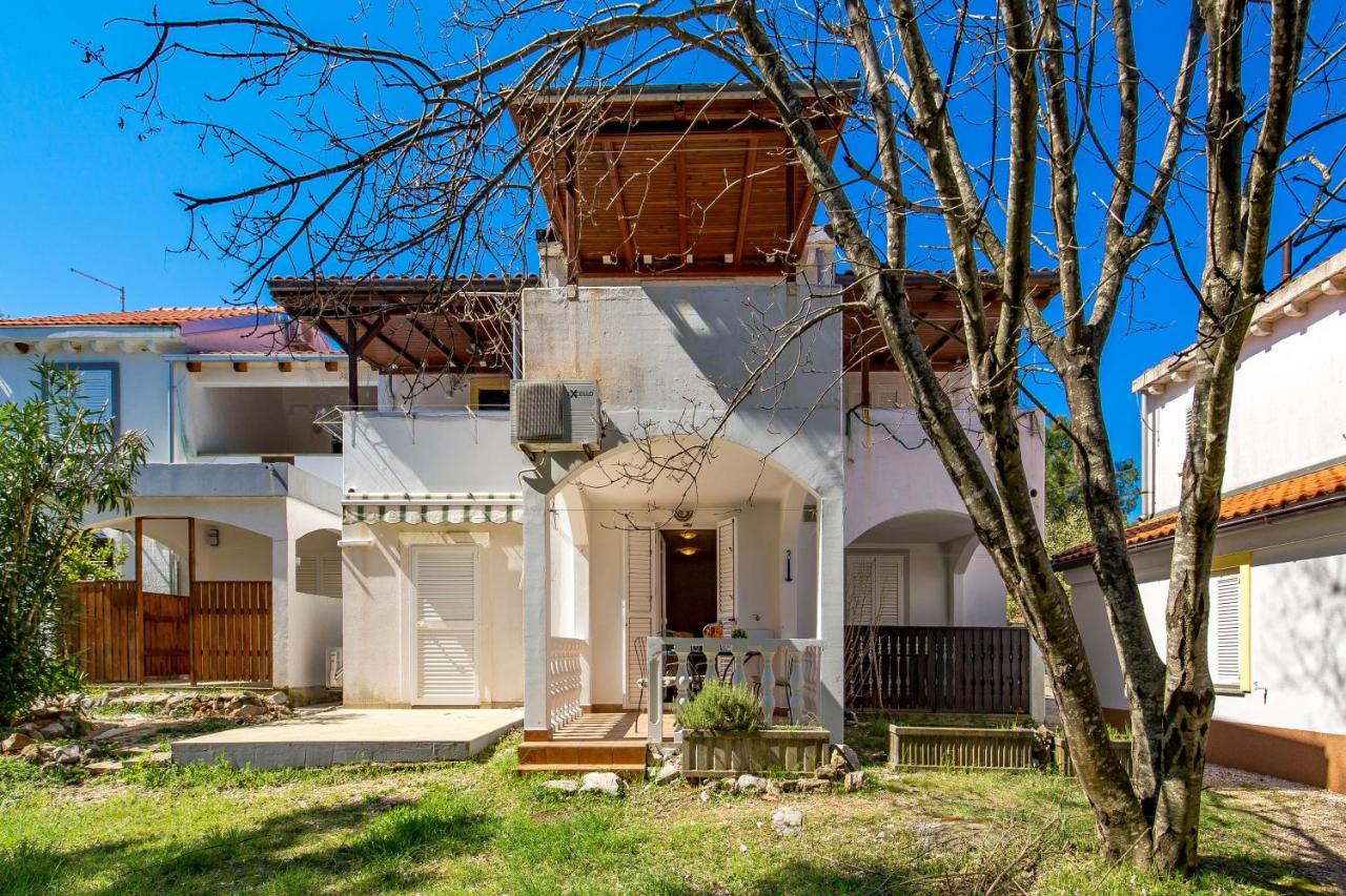 Apartments in pinewood near the sea - Ferienwohnung Mali Lošinj