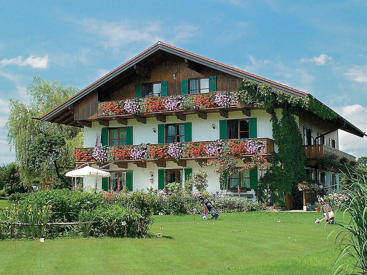 Gästehaus Bauer am Golfplatz - B&B