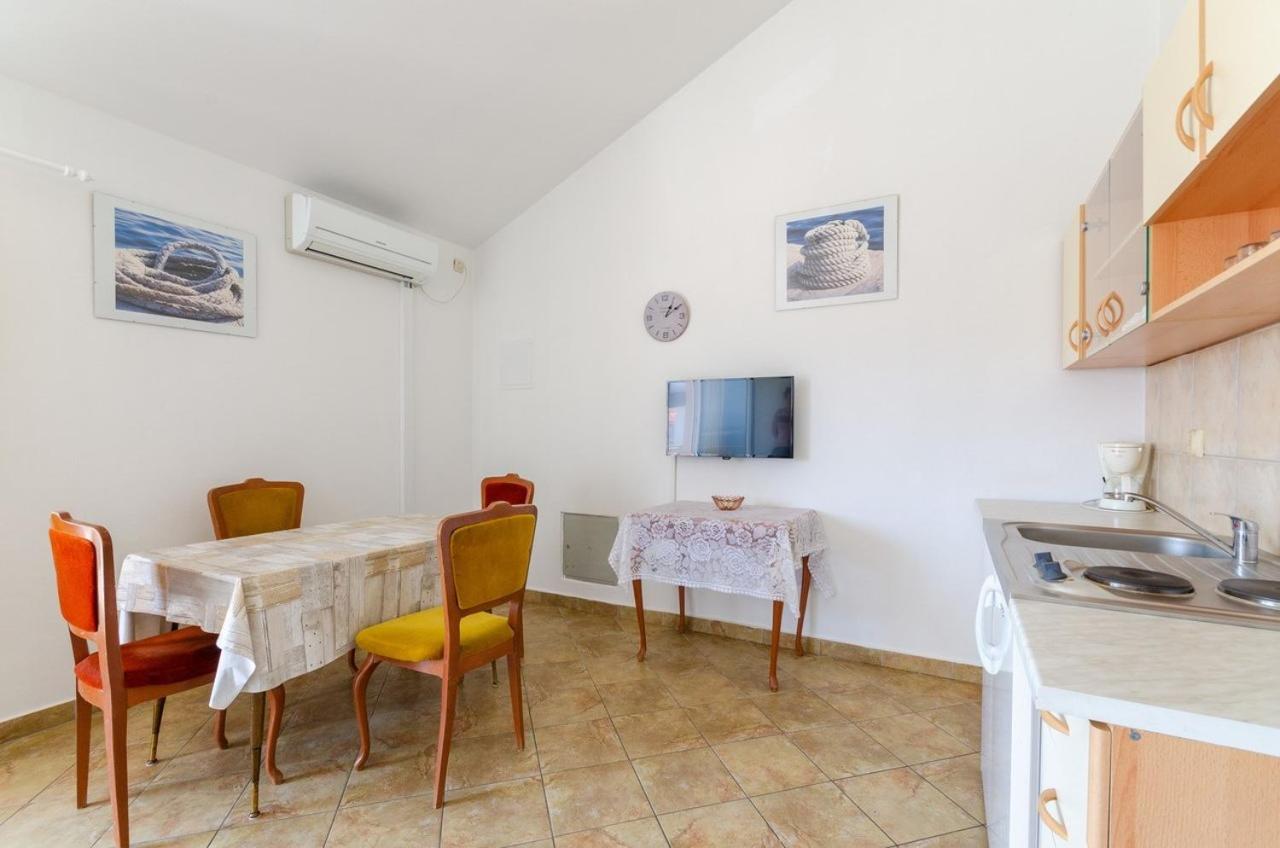 Apartment in Crikvenica with One-Bedroom 3 - Chambres d’hôtes