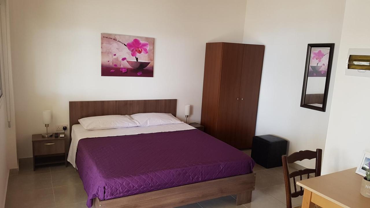 B&B Larnaca - ZORBAS Sea View No 1 - Antoniella - Bed and Breakfast Larnaca