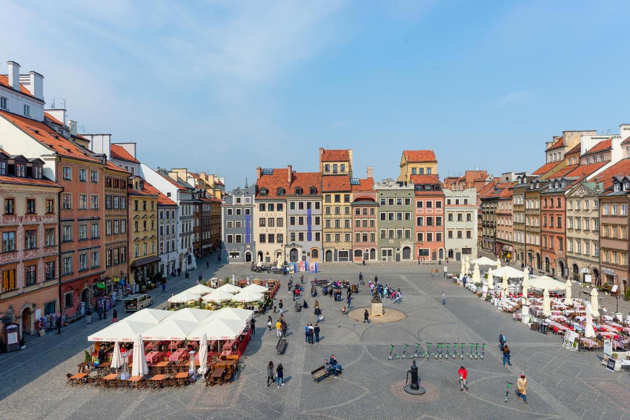Large Apartment with Old Town View