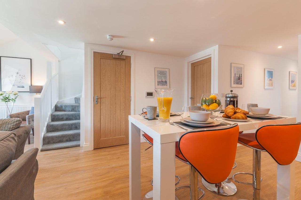Pure B - Exceptional views of Tamar & Royal William Yard with Free Parking & Wifi - Chambres d'hôtes Plymouth