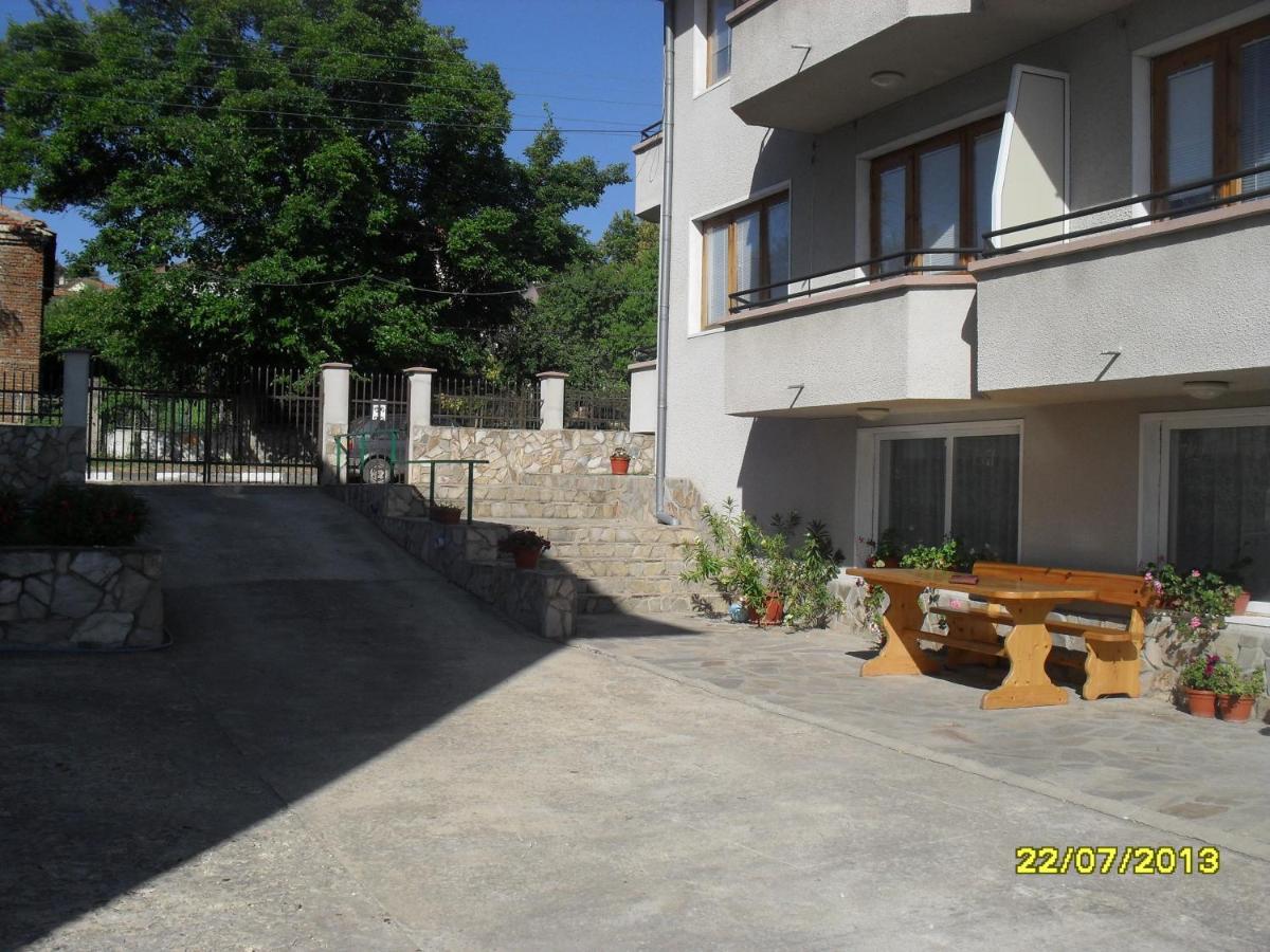 Panayotovi Guest House - Bed and Breakfast