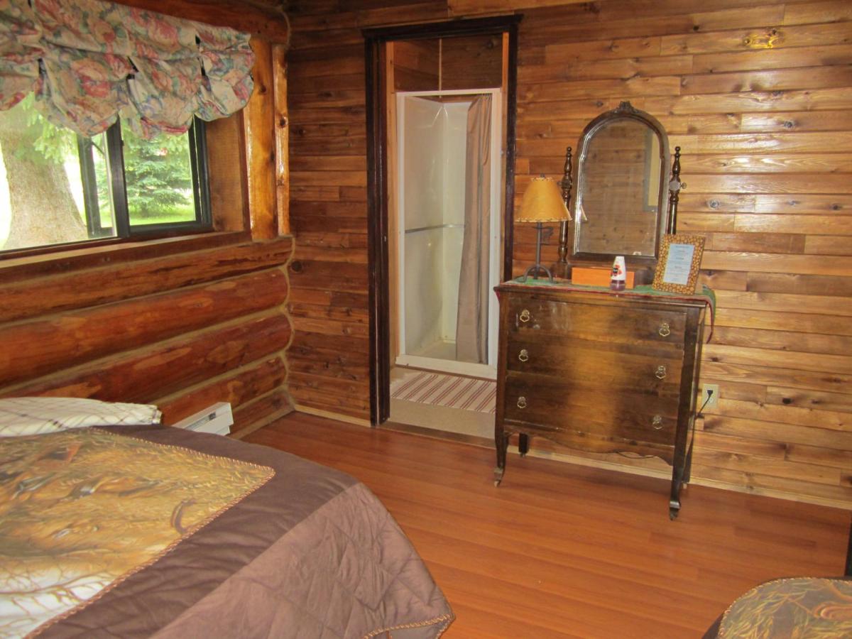 Standard Double Room (1 double, 1 twin)