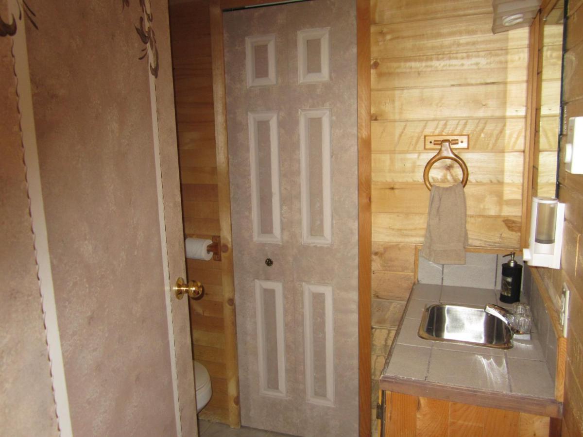 Creek Side Cabin (1 queen, 1 twin, 1 cot)