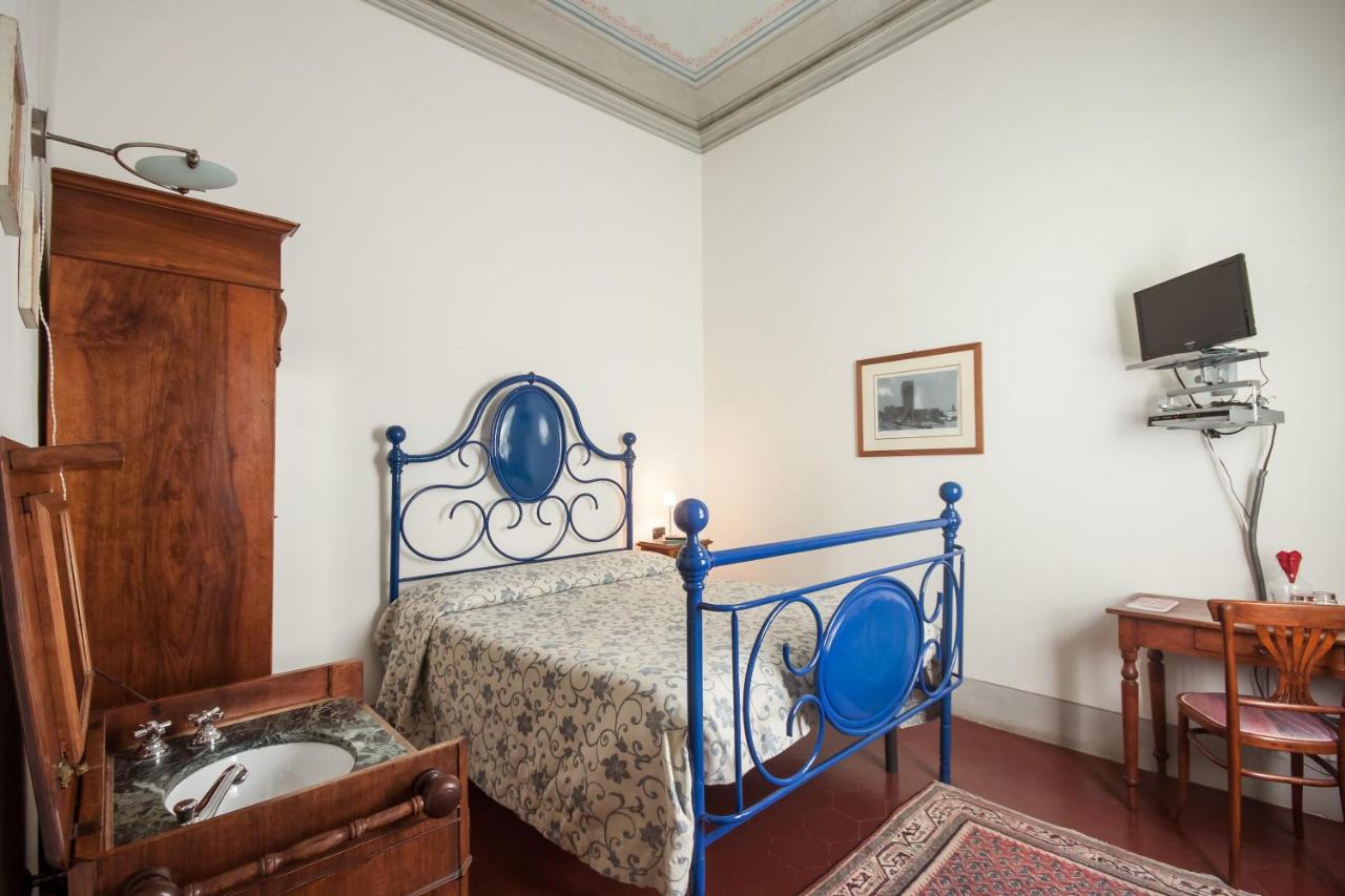 Camera Matrimoniale con Letto a 1 Piazza e Mezza e Bagno Privato Esterno