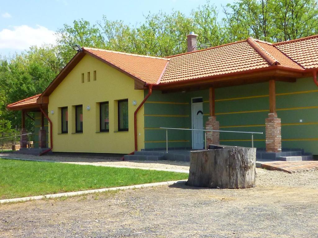 Farkasverem Vendégház - Ferienwohnung Nyírtura