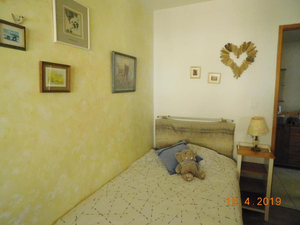 Standard Twin Room with Shared Bathroom