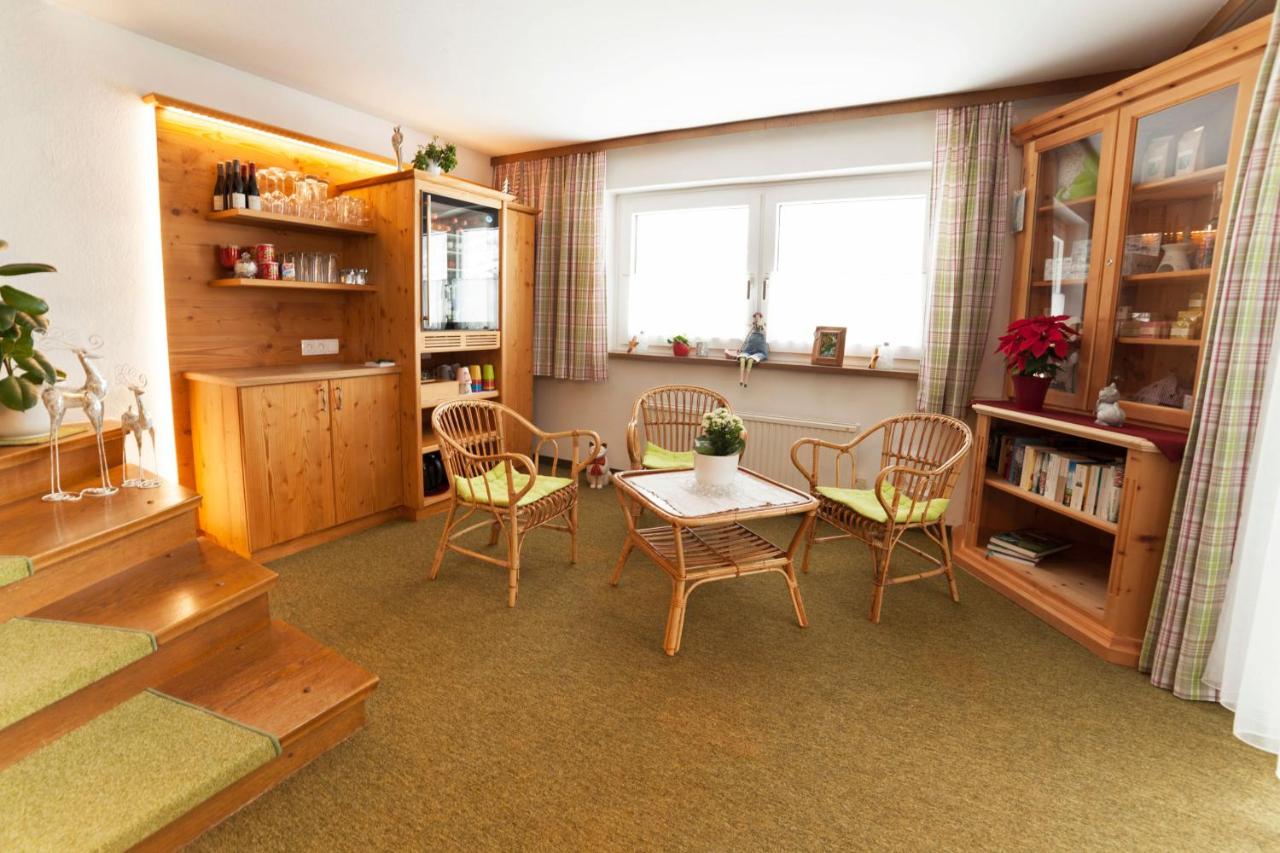 Attic Family Room (2 adults + 2 children)