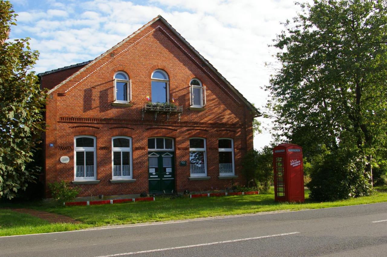 B&B Apen - Das Haus mit der roten Telefonzelle - Bed and Breakfast Apen