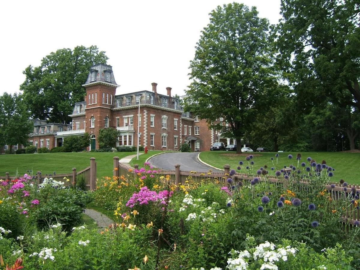 Oneida Community Mansion House - Bed and Breakfast Oneida