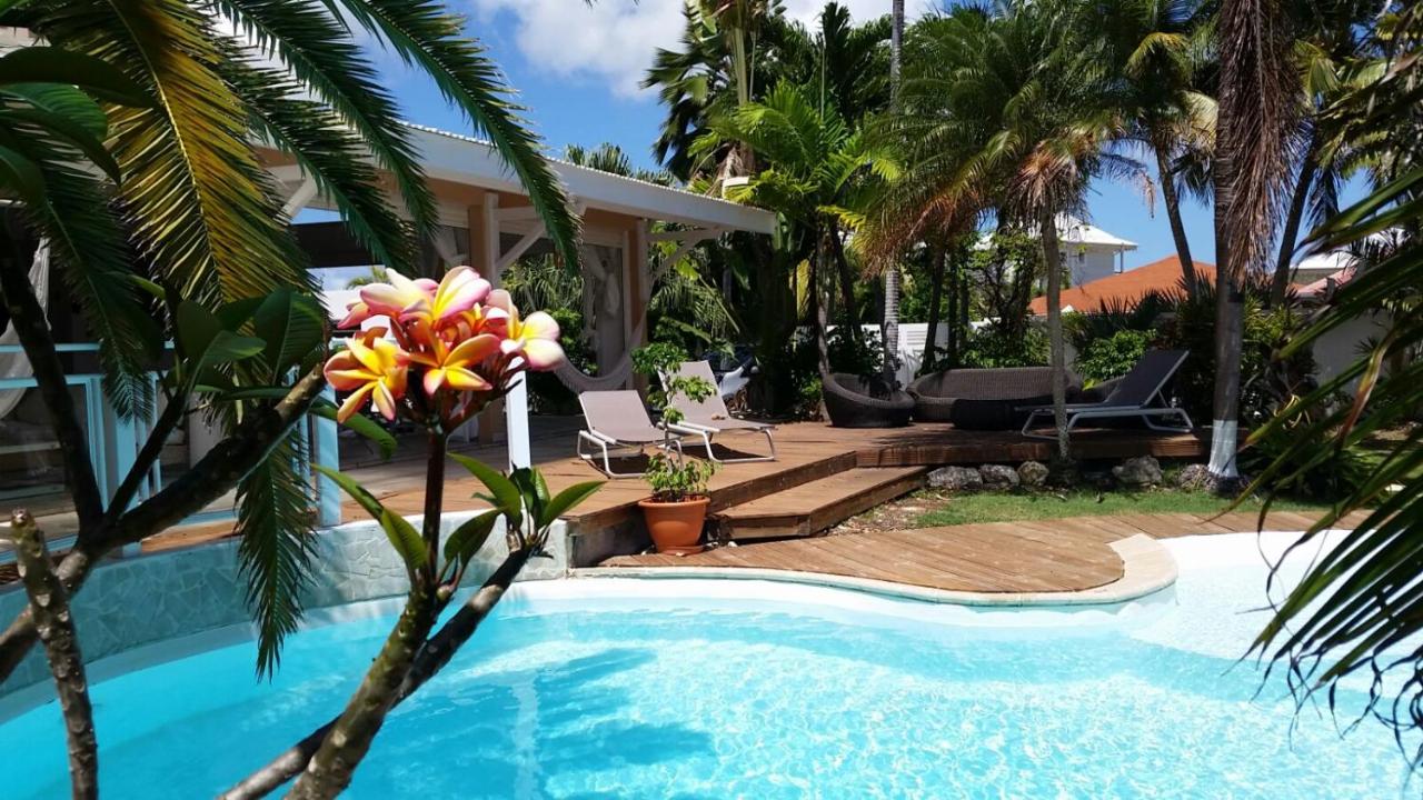 Villa Iguanou et piscine en bord de mer proche plages marina et golf - Chambres d’hôtes Saint-François