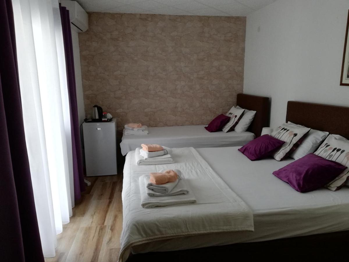 Dreibettzimmer mit Terrasse