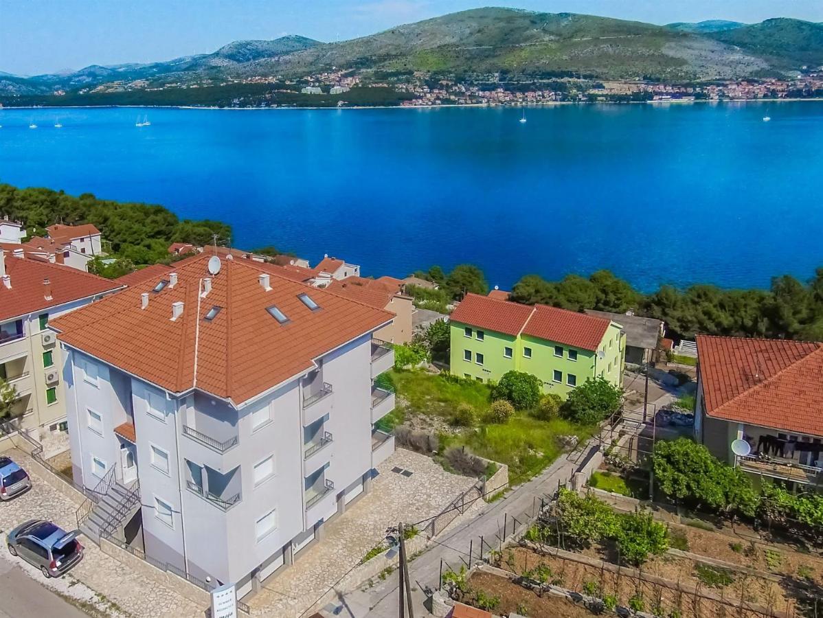 One-Bedroom Apartment with Balcony