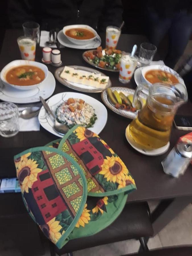 Tweepersoonskamer met 2 Aparte Bedden en Badkamer