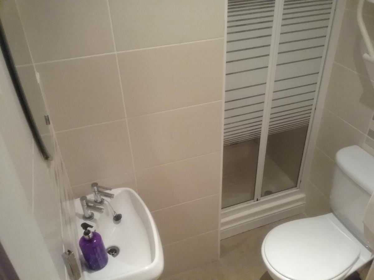 Twin Room with Shower