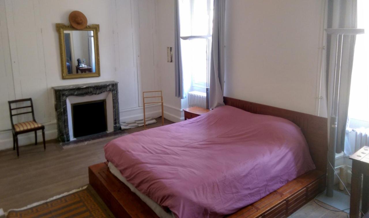 Grand corps de ferme à la rue Messire Etienne 89113 Neuilly Valravillon - Bed and Breakfast