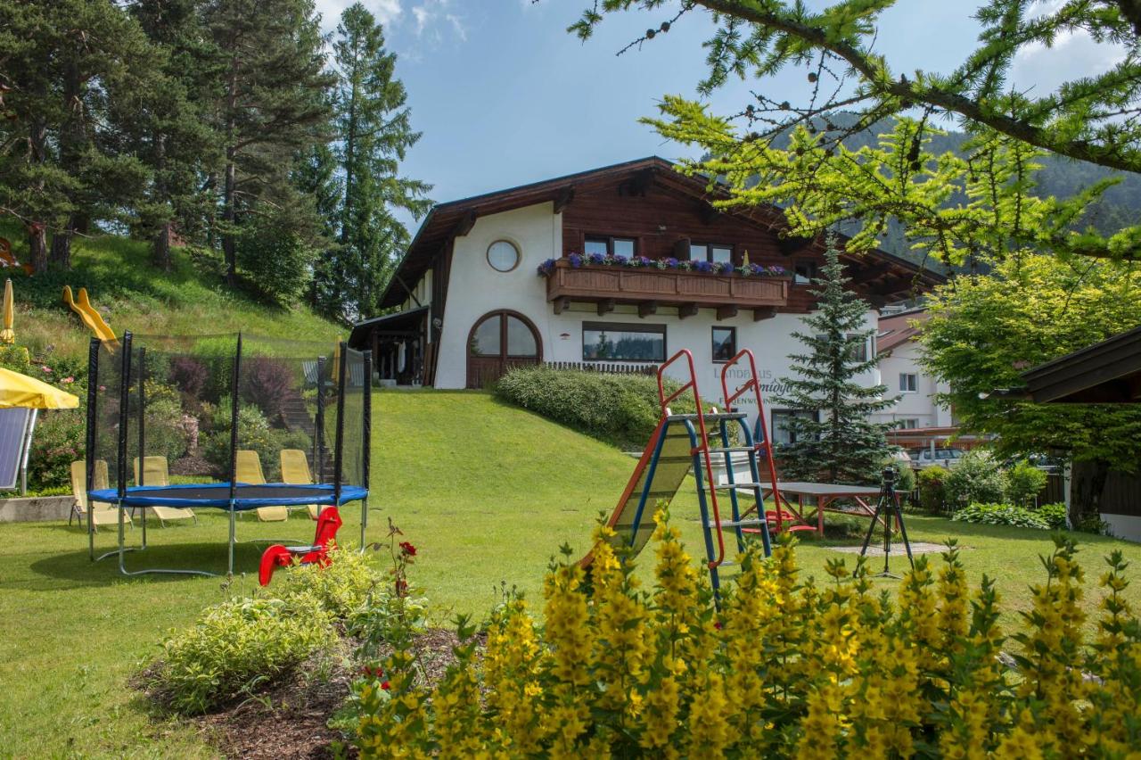 B&B Seefeld in Tirol - Landhaus Almidyll - Bed and Breakfast Seefeld in Tirol
