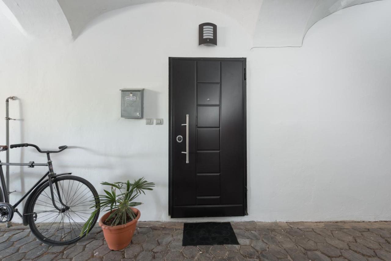 Deluxe Two-Bedroom Apartment