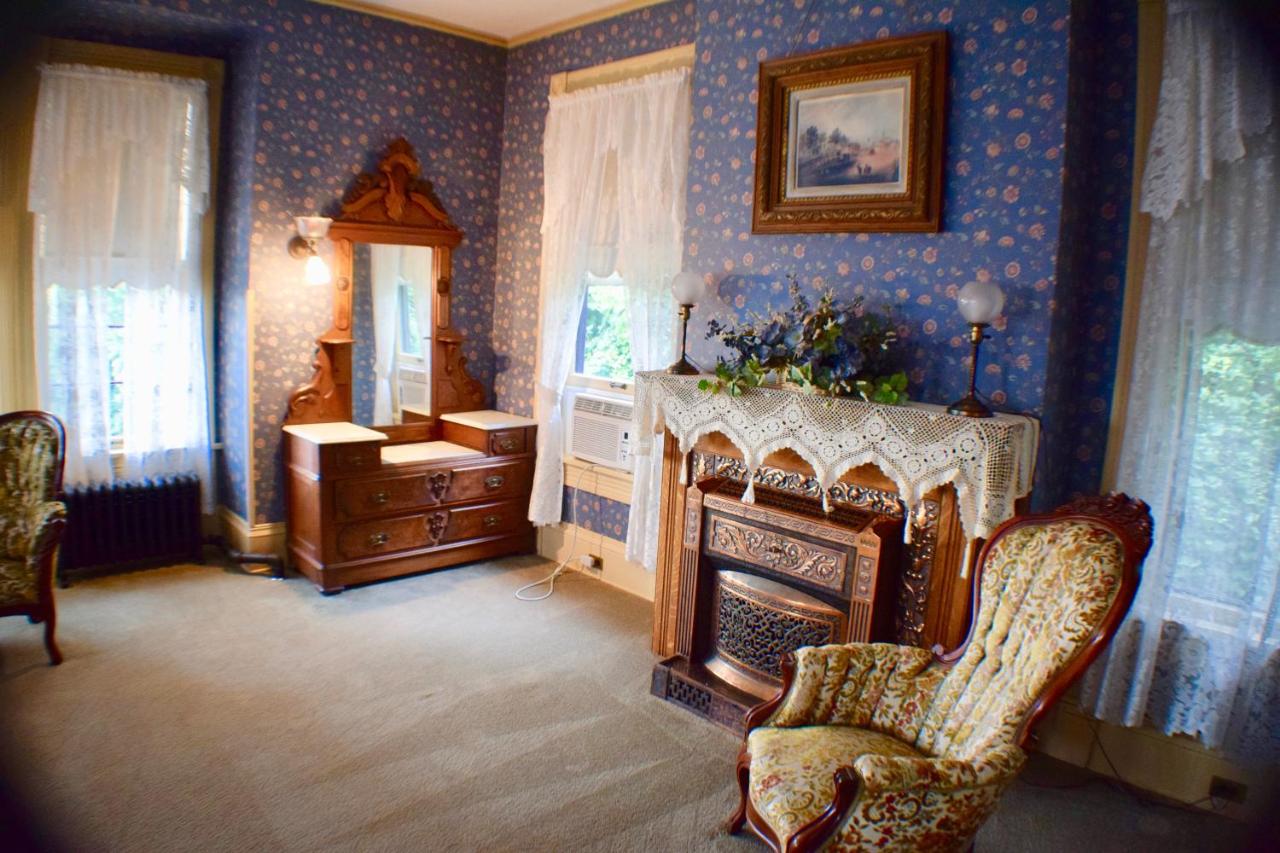 Suite with Hot Tub