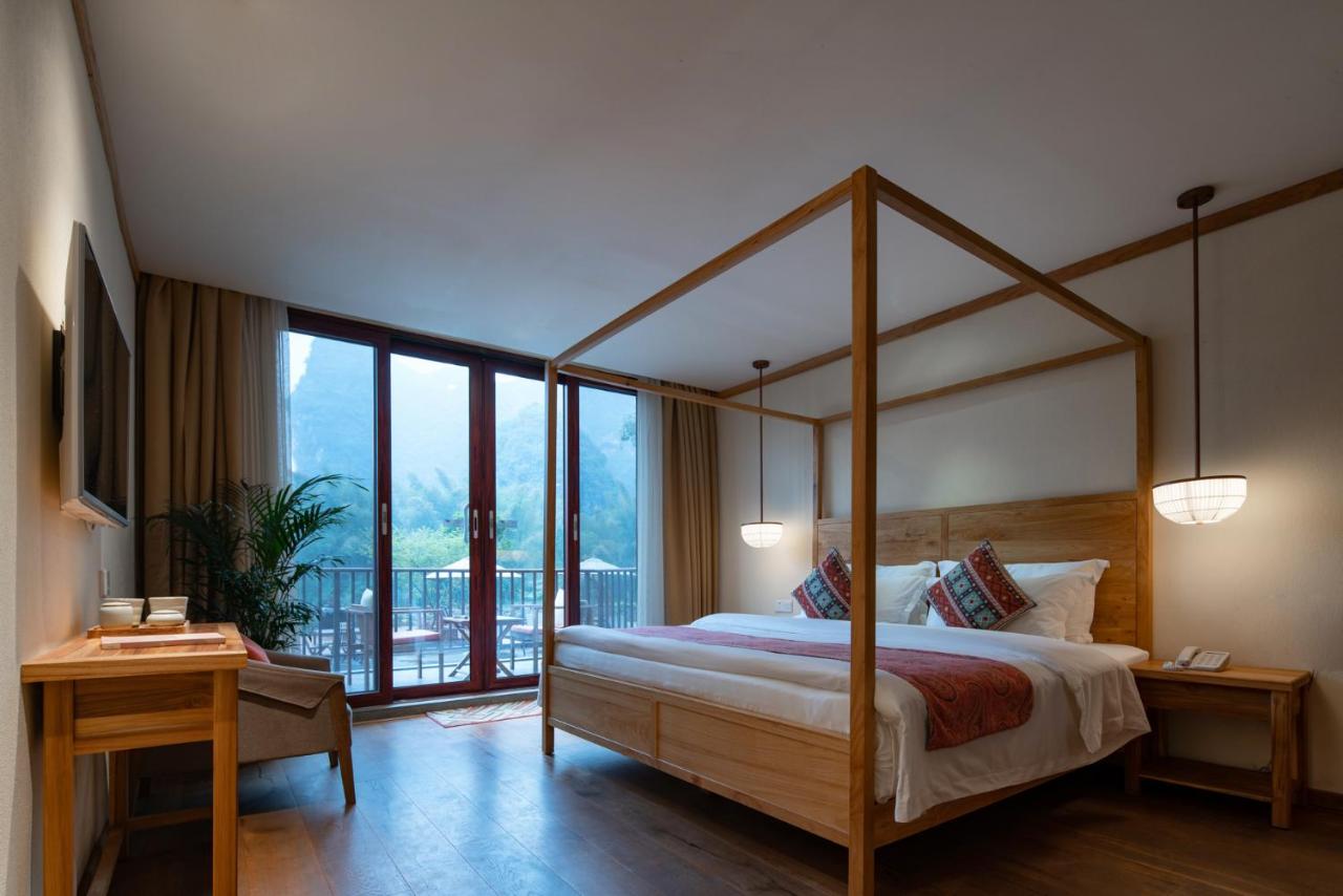 Zimmer mit Queensize-Bett und Balkon