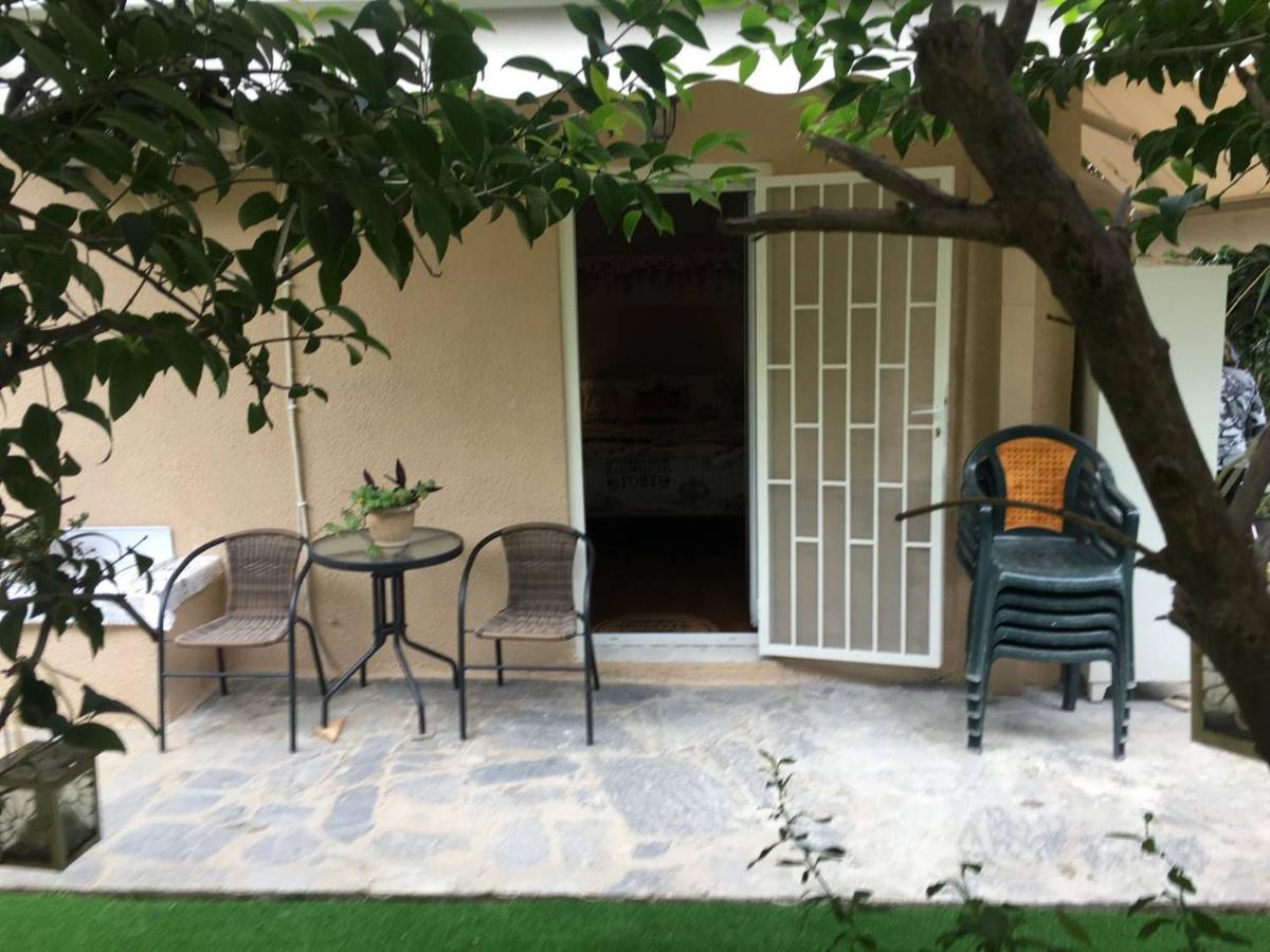 La Vie En Rose Studio,close to beach, Paleo Faliro - B&B Athens