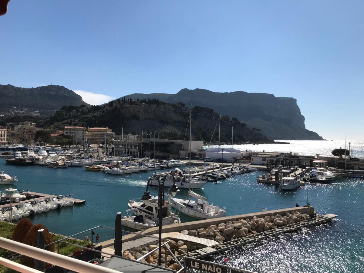 B&B Cassis - T2 VUE IMPRENABLE SUR CASSIS - Bed and Breakfast Cassis