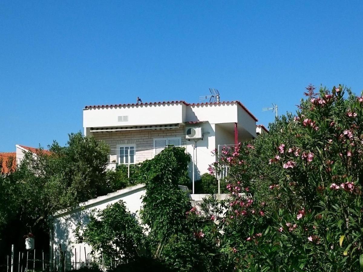 Apartamento con terraza y vistas al mar