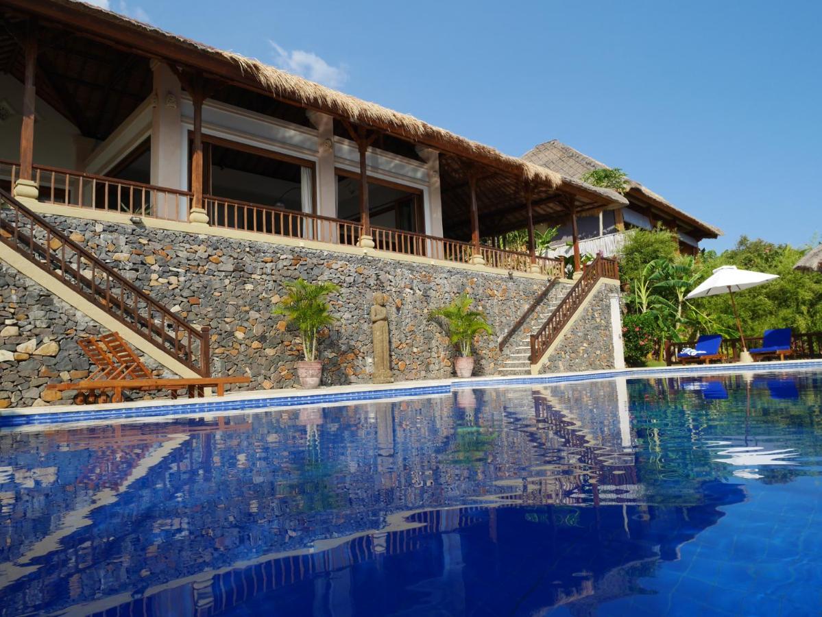 Private Luxury Villa Celagi - with large infinity pool and ocean view - B&B