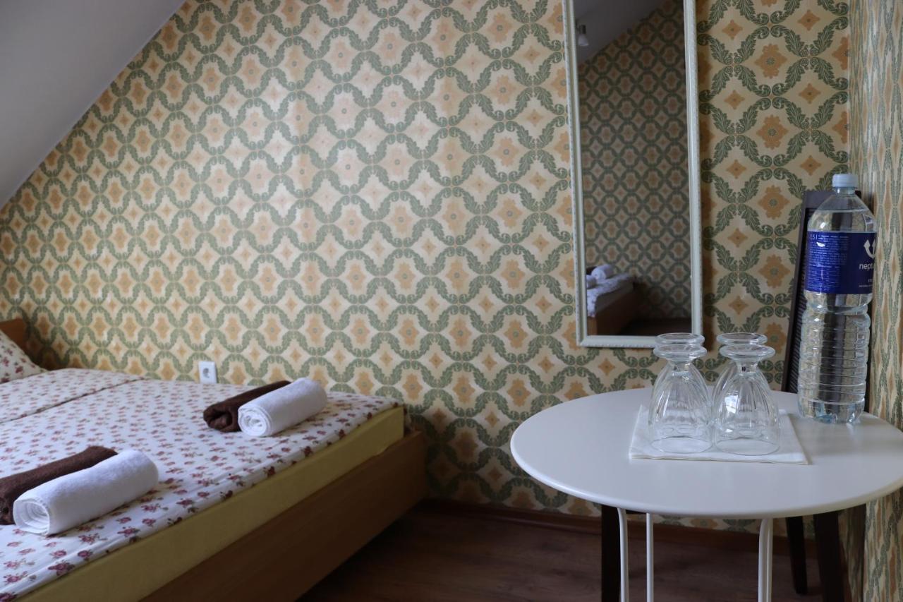 Zimmer mit 2 Queensize-Betten