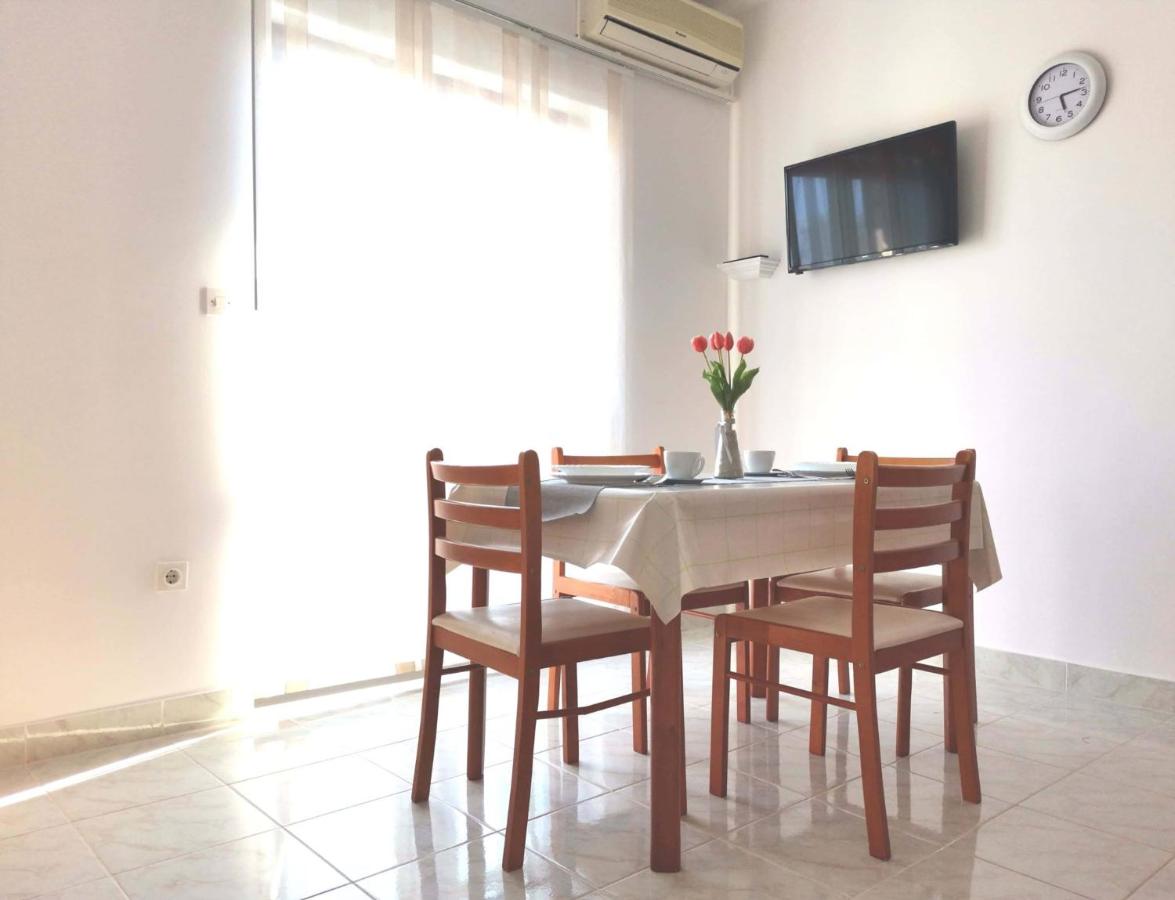 Apartments Ana Medulin - B&B