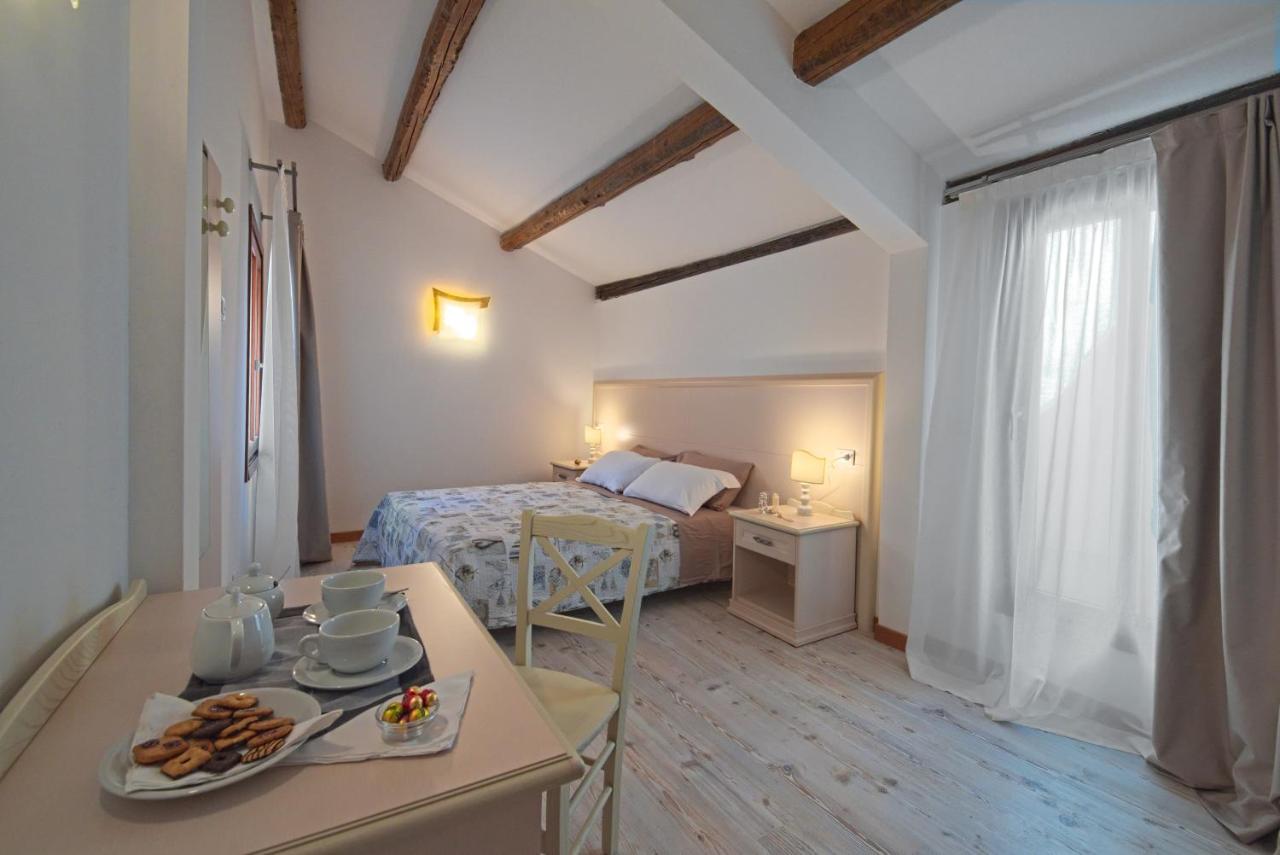 Camera Matrimoniale/Doppia con Letti Singoli con Bagno Privato