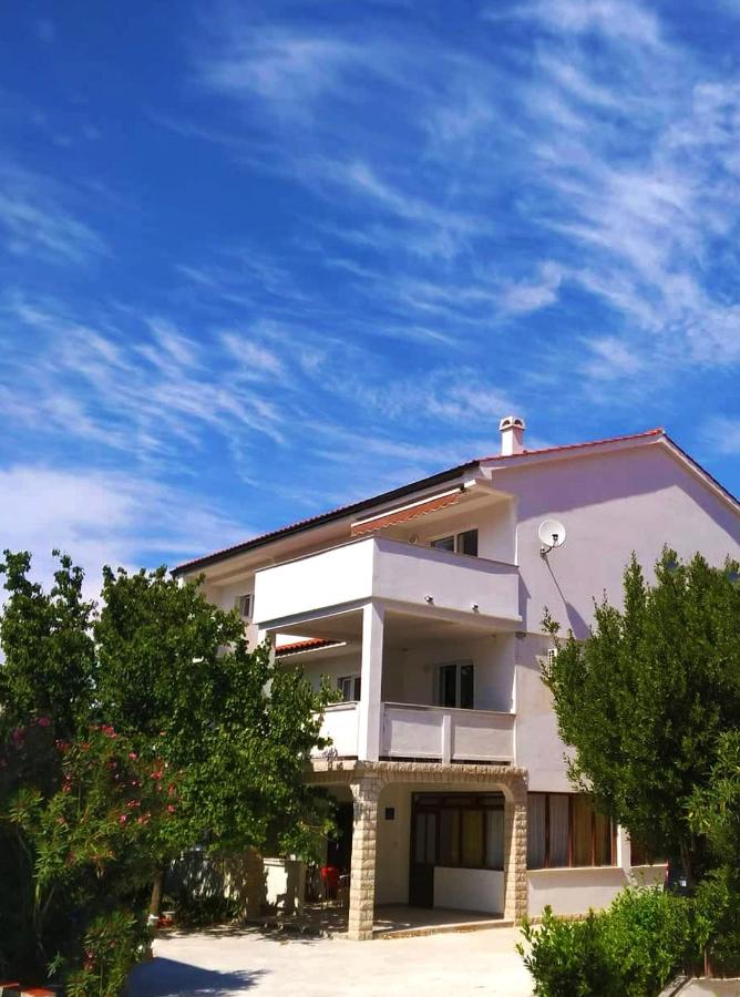 Rab apartments AURORA - Chambres d’hôtes
