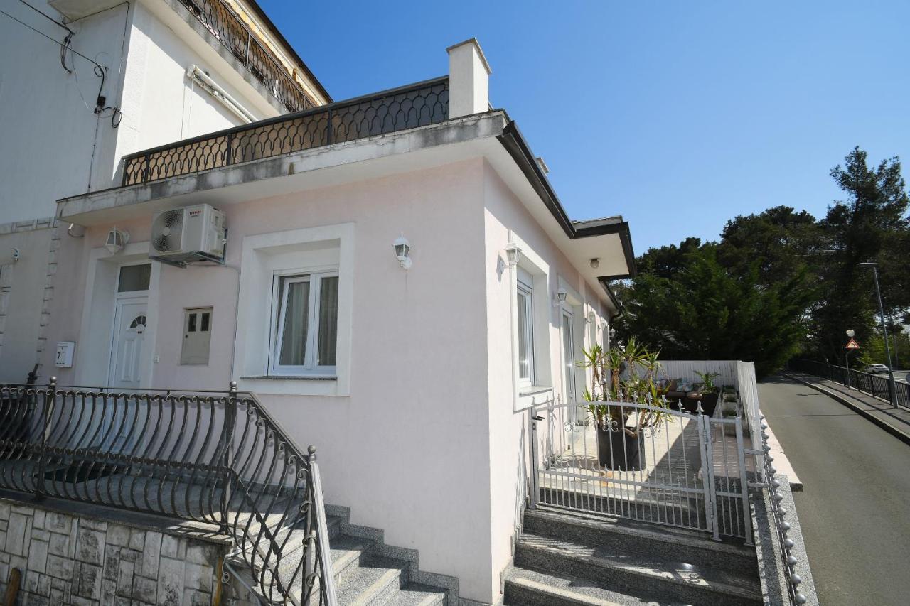 Apartment LIBRA with sea view - B&B