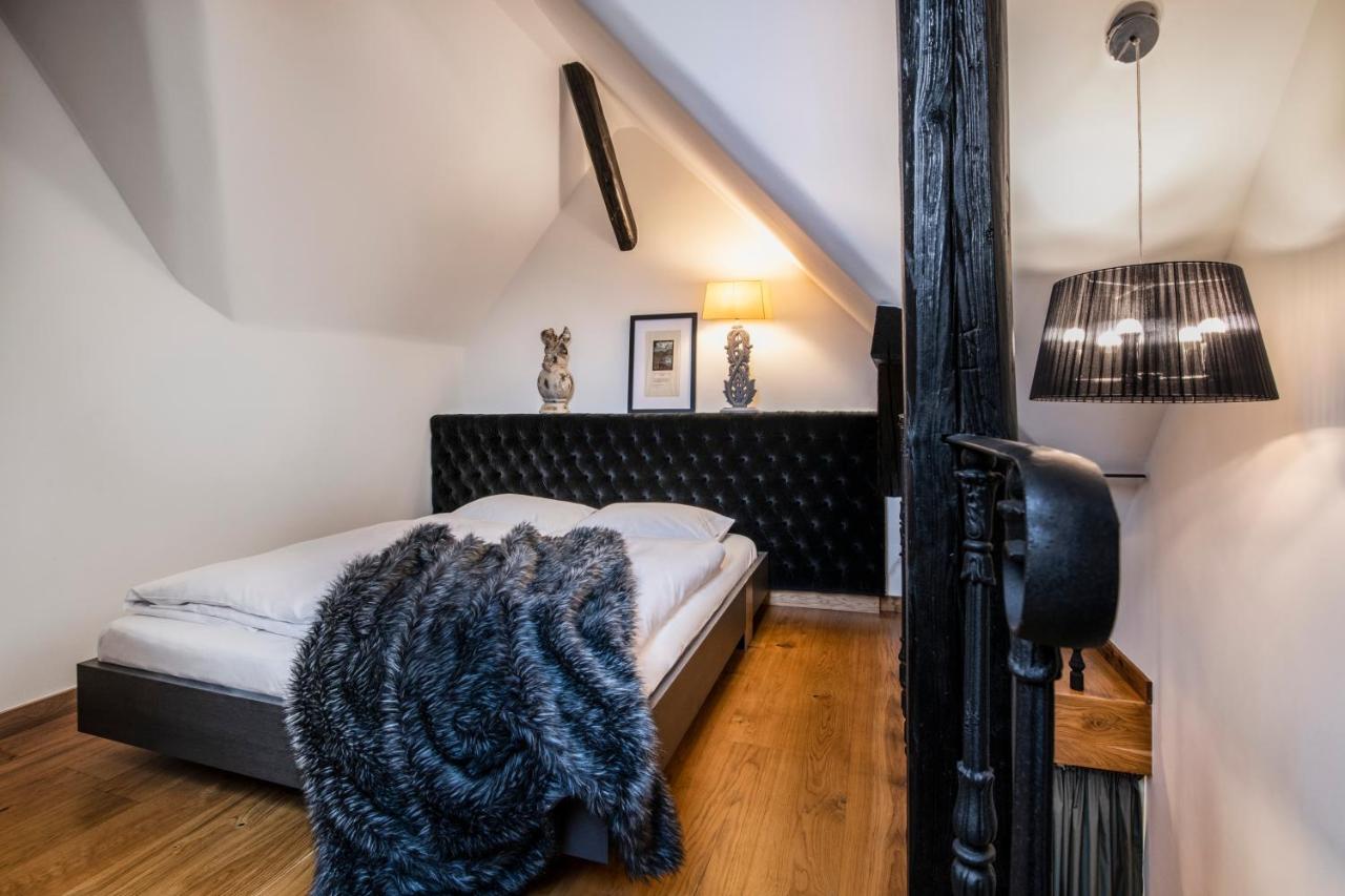 Deluxe Double Room (1)