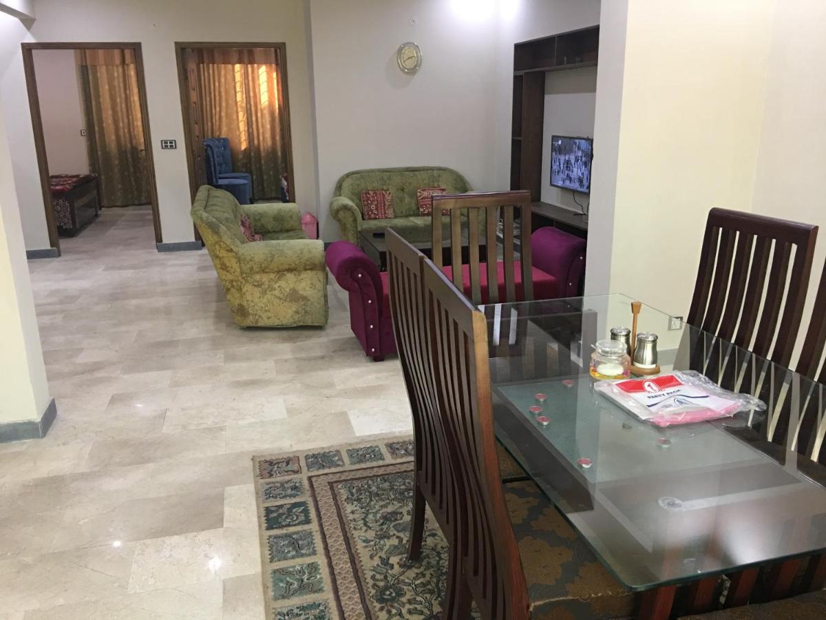 B&B Lahore - Spacious Apartment in Johar Town - Bed and Breakfast Lahore