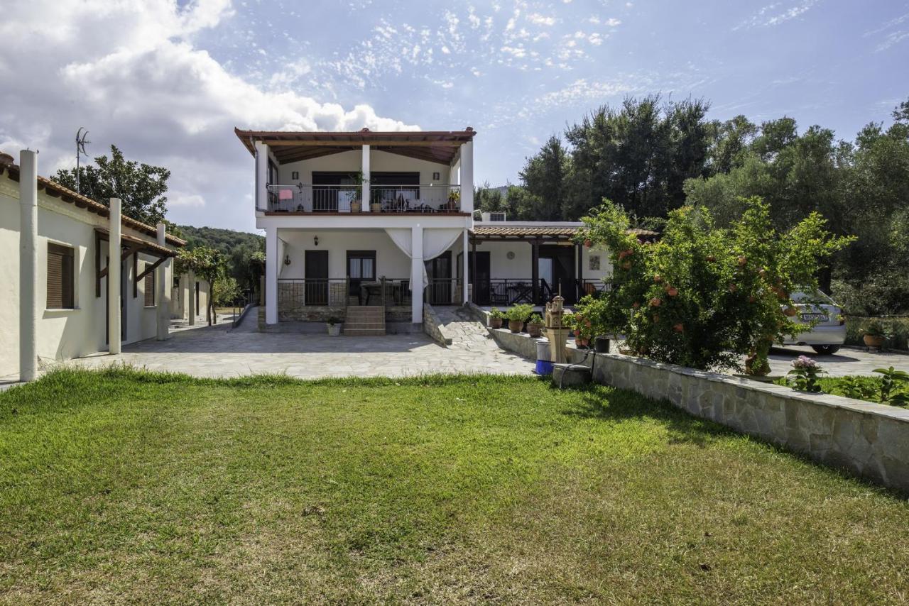 Nikola's Apartments - Bed and Breakfast Toróni