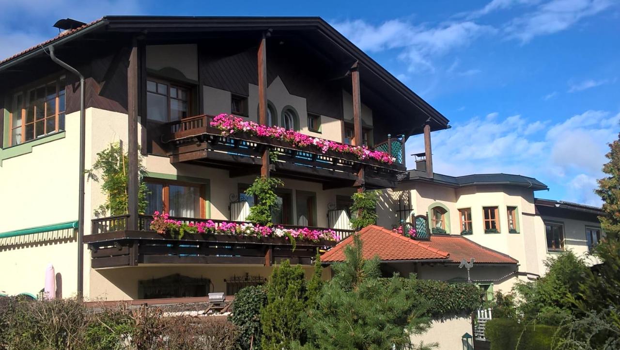 B&B Faak am See - Dietrichsteinerhof Apartments & Rooms - Bed and Breakfast Faak am See