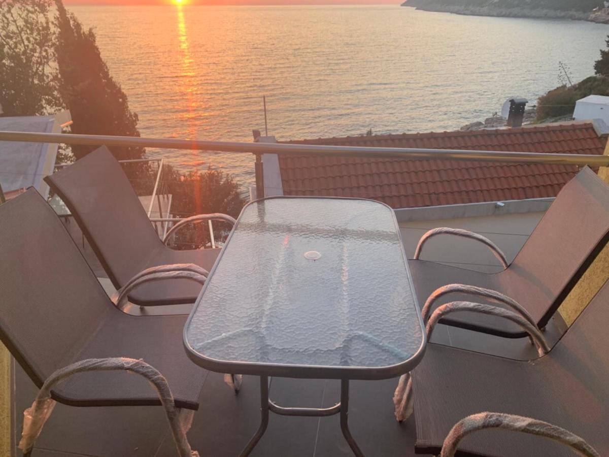 Appartamento con 2 Camere da Letto, Balcone e Vista mare