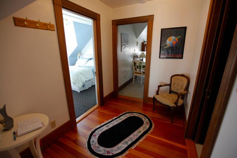 Deluxe Queen Suite