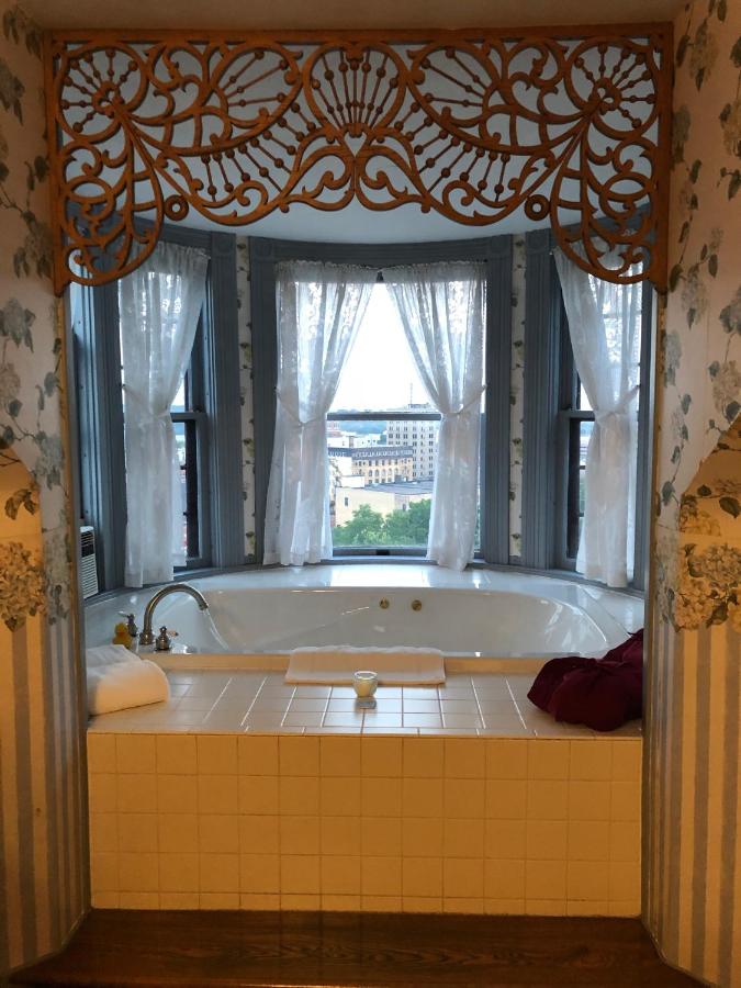 Queen Room with Spa Bath